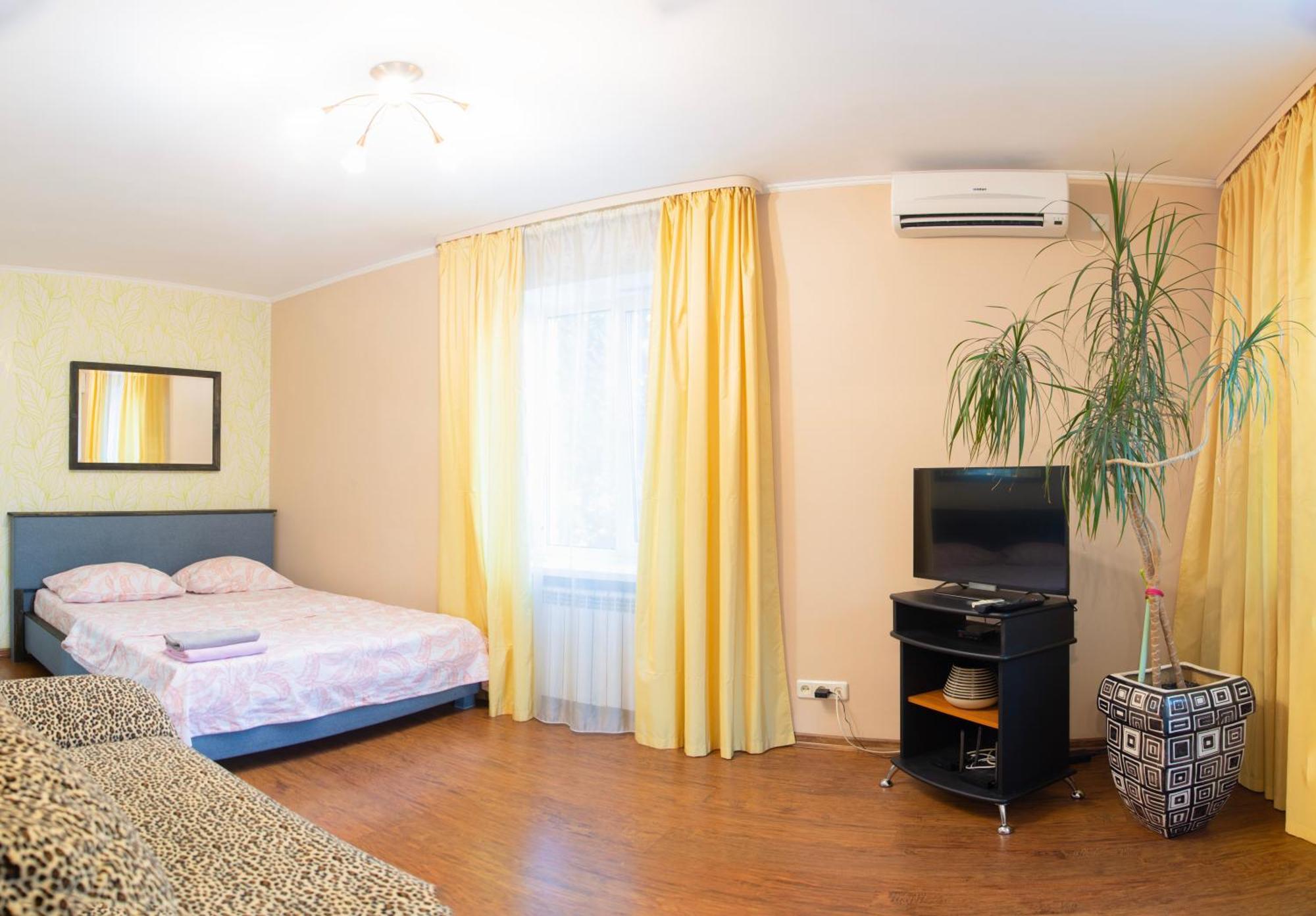 Apartment On Derevlyanskaya Street Close To The Downtown *